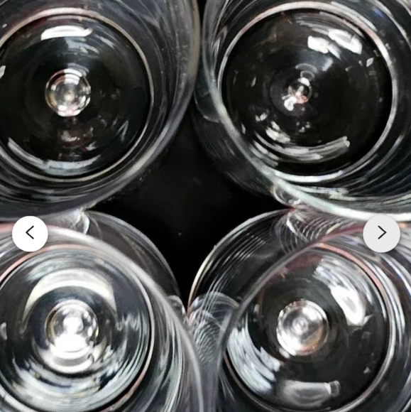 Premium heavy bubble bottom Set of 4 professional-quality Glasses, - Picture 3 of 4